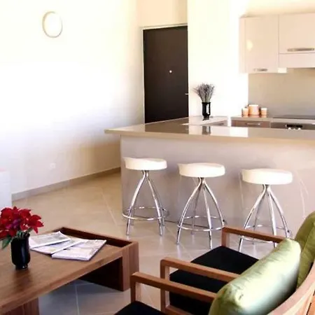 Porto-vecchio Sleeps 2 Pool Air Con T805890 Дом отдыха *