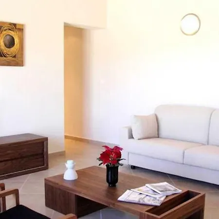 Porto-vecchio Sleeps 2 Pool Air Con T805890 Дом отдыха *