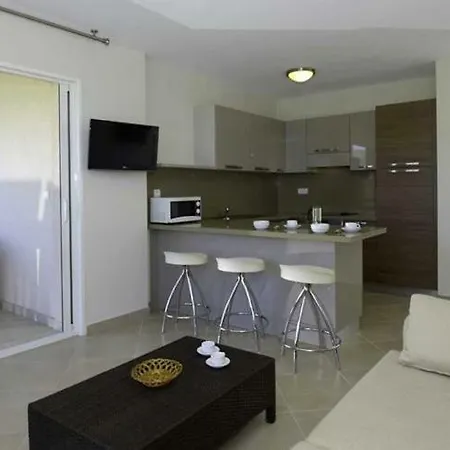 Дом отдыха Porto-vecchio Sleeps 2 Pool Air Con T805890 *